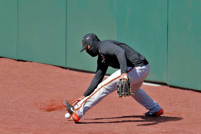 Giants' Alyssa Nakken Becomes 1st MLB Female Coach on Field - Bloomberg