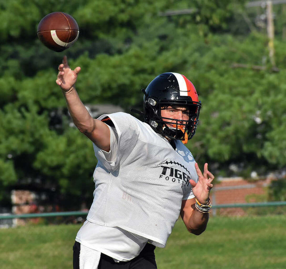 Edwardsville quarterback Ryan Hampton delivers a pass during Thursday morning’s practice inside the District 7 Sports Complex.