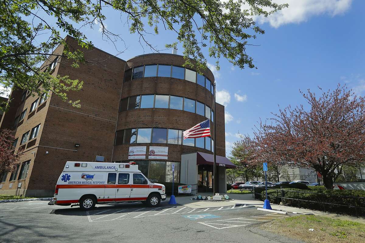 Lamont announces expanded visiting hours at CT nursing homes