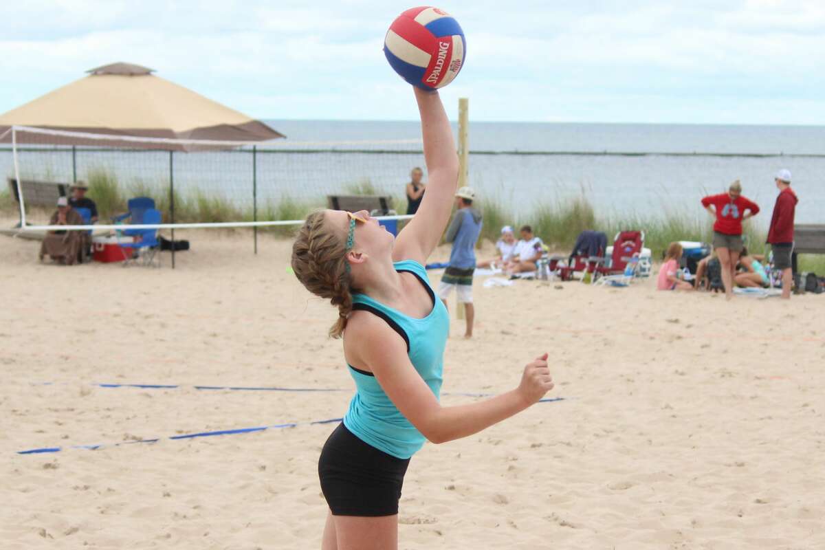 Photos Volleyballers hit the beach in Frankfort