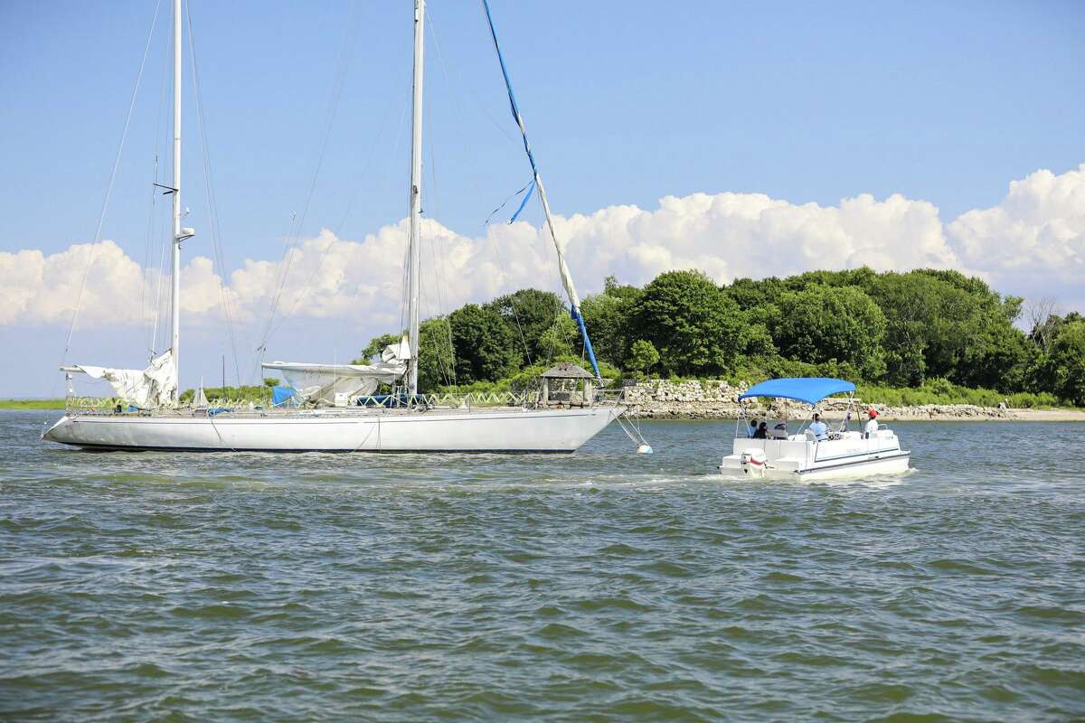 Contested Norwalk sailboat sold for 24K at auction
