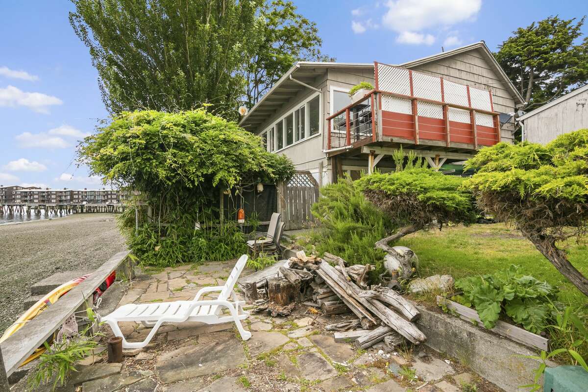 Investment opportunity of the year on Seattle's Alki Beach