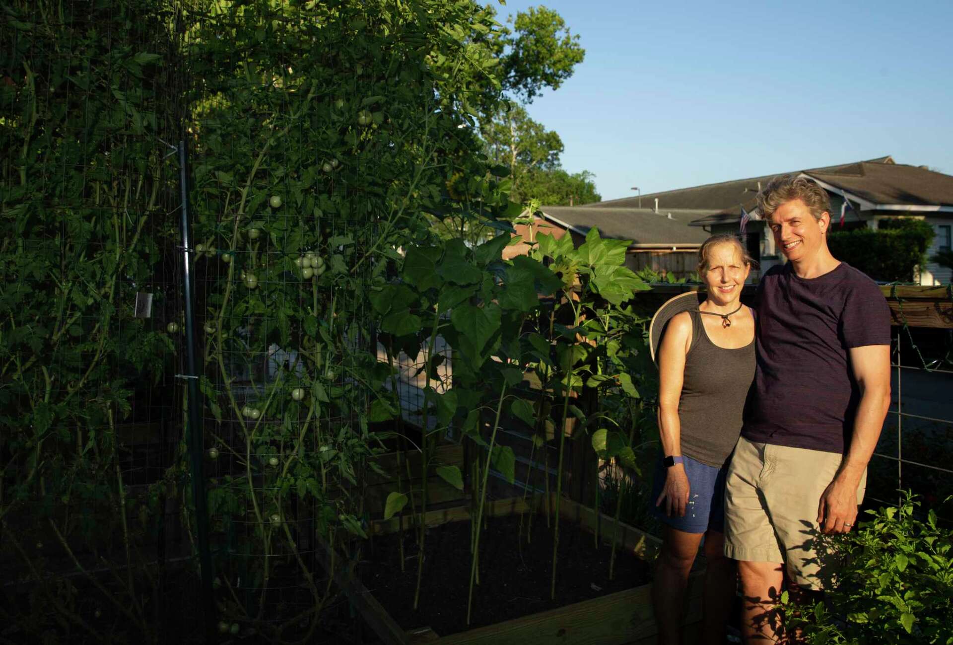 These Houston food gardeners have turned their yards over to crops, image size:1920x1299