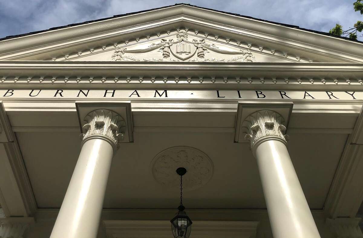 Burnham Library was realized thanks to the bequest of Captain William Dickson Burnham.