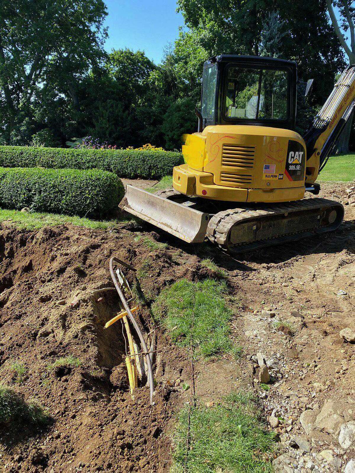 FD Construction crew accidentally hit gas line digging in Westport