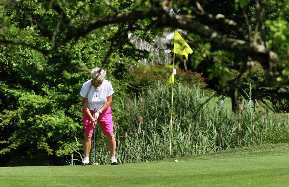 Photos Fairfield Residents Enjoy the Links