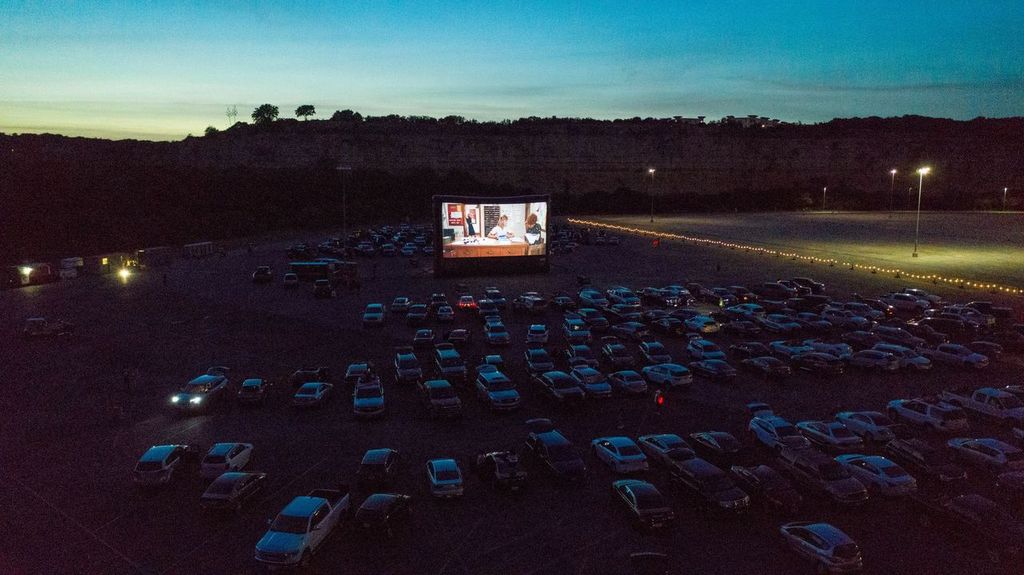 Massive drive-in movie theater returns to San Antonio - Vimarsana News
