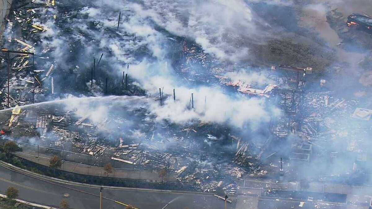 'It's devastating' Massive fire destroys Everett waterfront apartments