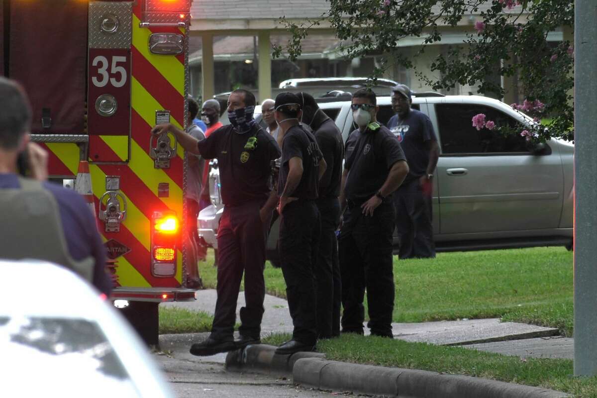 Fbi Agents Kill Armed Man Outside Se Houston Home Police Say 2981