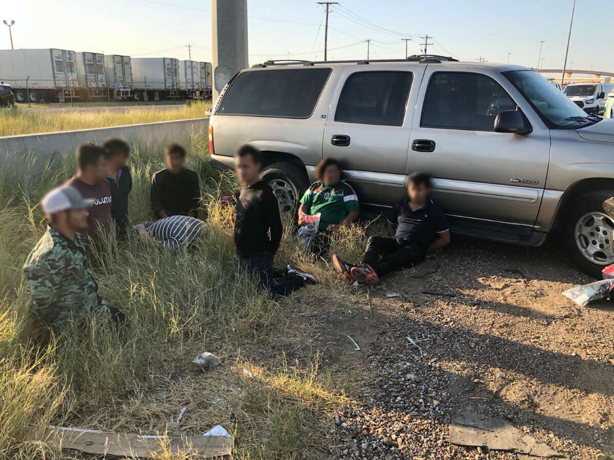 Local and federal authorities halted a human smuggling attempt following a vehicle pursuit in north Laredo.