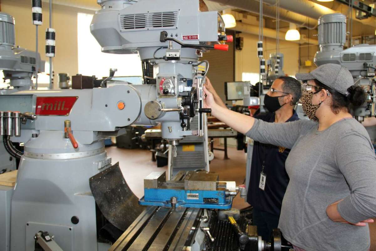 Manufacturing training program resumes at Gateway Community College