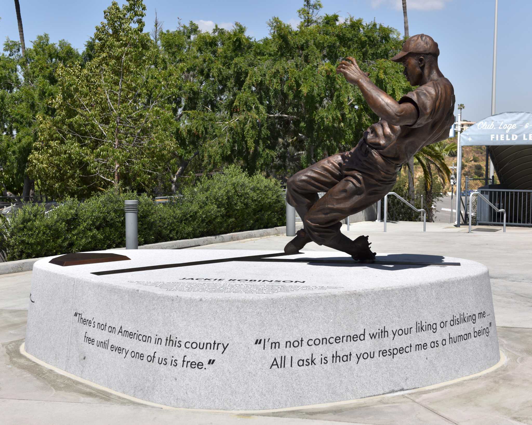 Dodgers gather at Jackie Robinson statue to pay respects