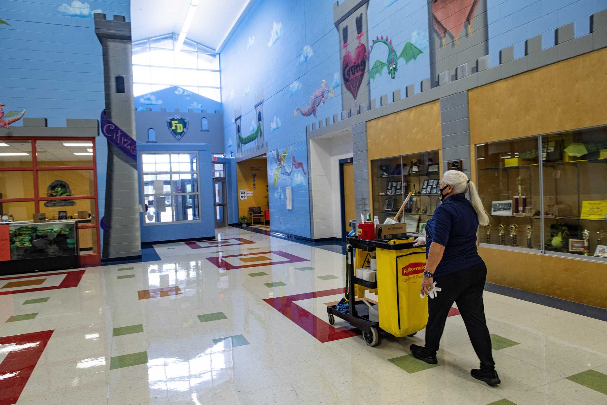 More than 1,000 staff members out Monday at Northside ISD - Vimarsana News
