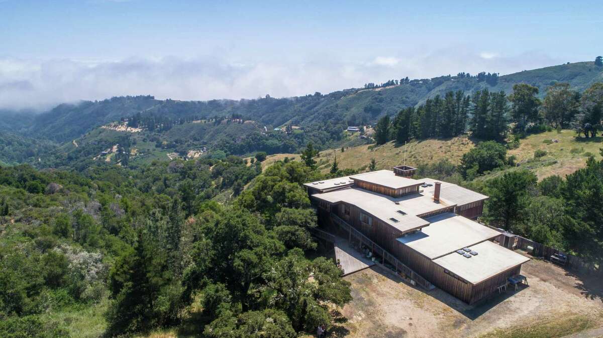 Getaway Big Sur house built by artist Emile Norman available for 2