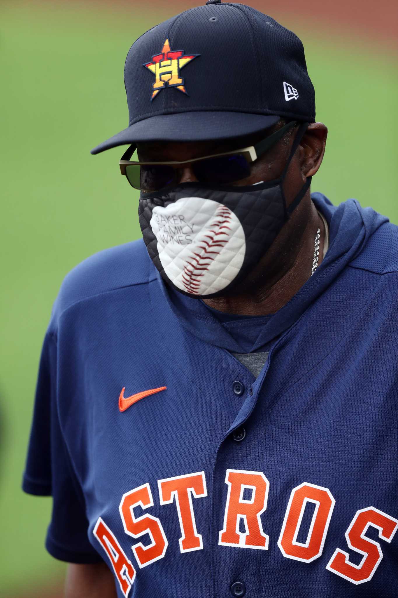 Astros manager Dusty Baker wears unique mask during exhibition