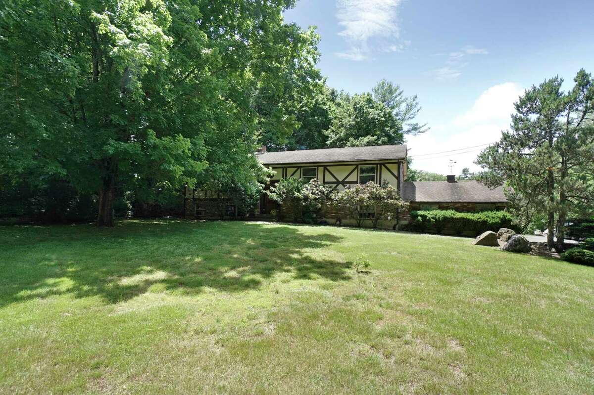 The beige Tudor-style raised ranch at 36 Reilly Road sits on a level one-acre property in convenient Lower Easton. The house was built toward the end of a quiet cul-de-sac in 1976 by an architect with a specialty in engineering so it’s safe to say this is a sturdy structure. Still, this well-maintained house could use a bit of updating to bring to fruition its upward potential.