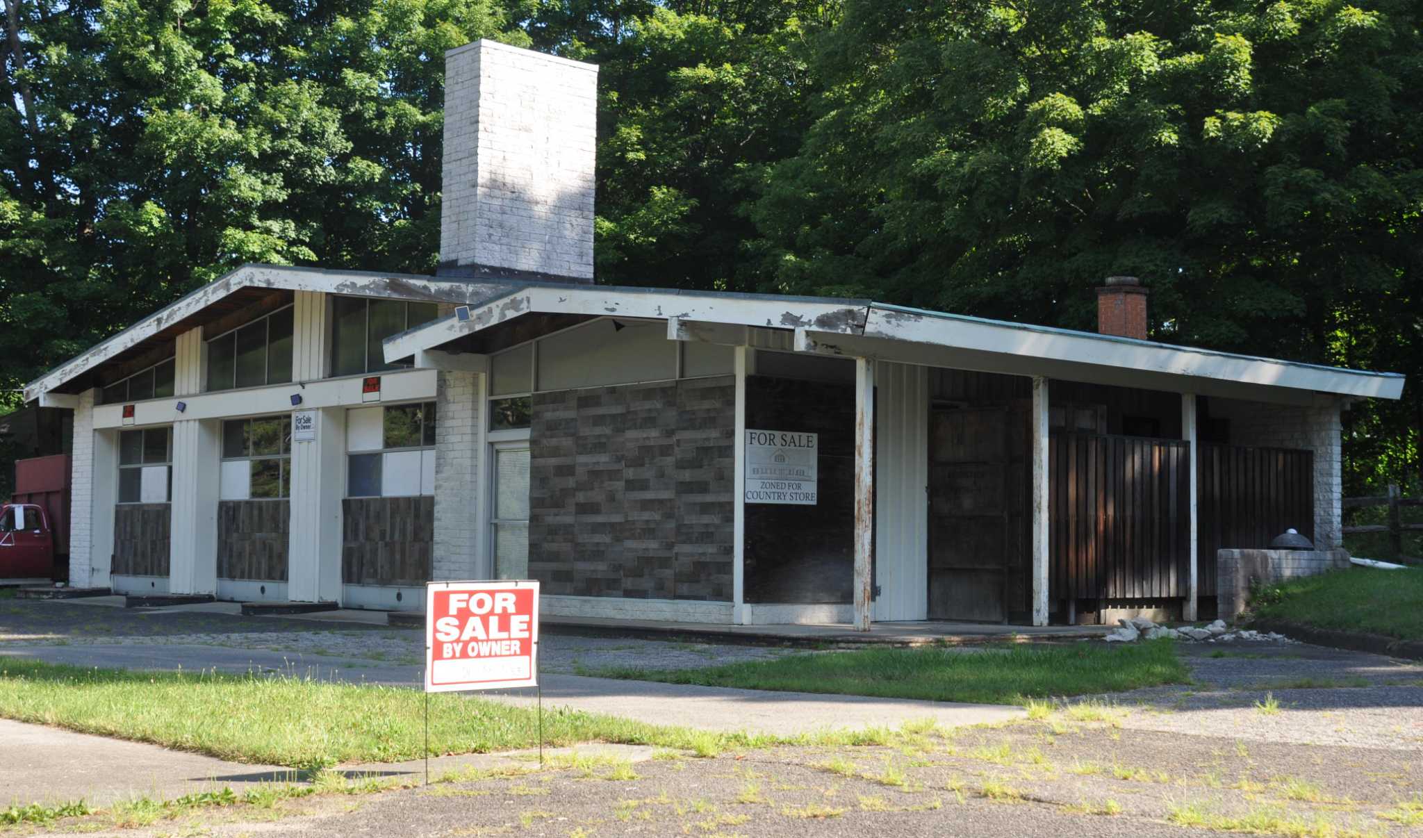 Empty Ridgefield gas station still draws questions - Vimarsana News