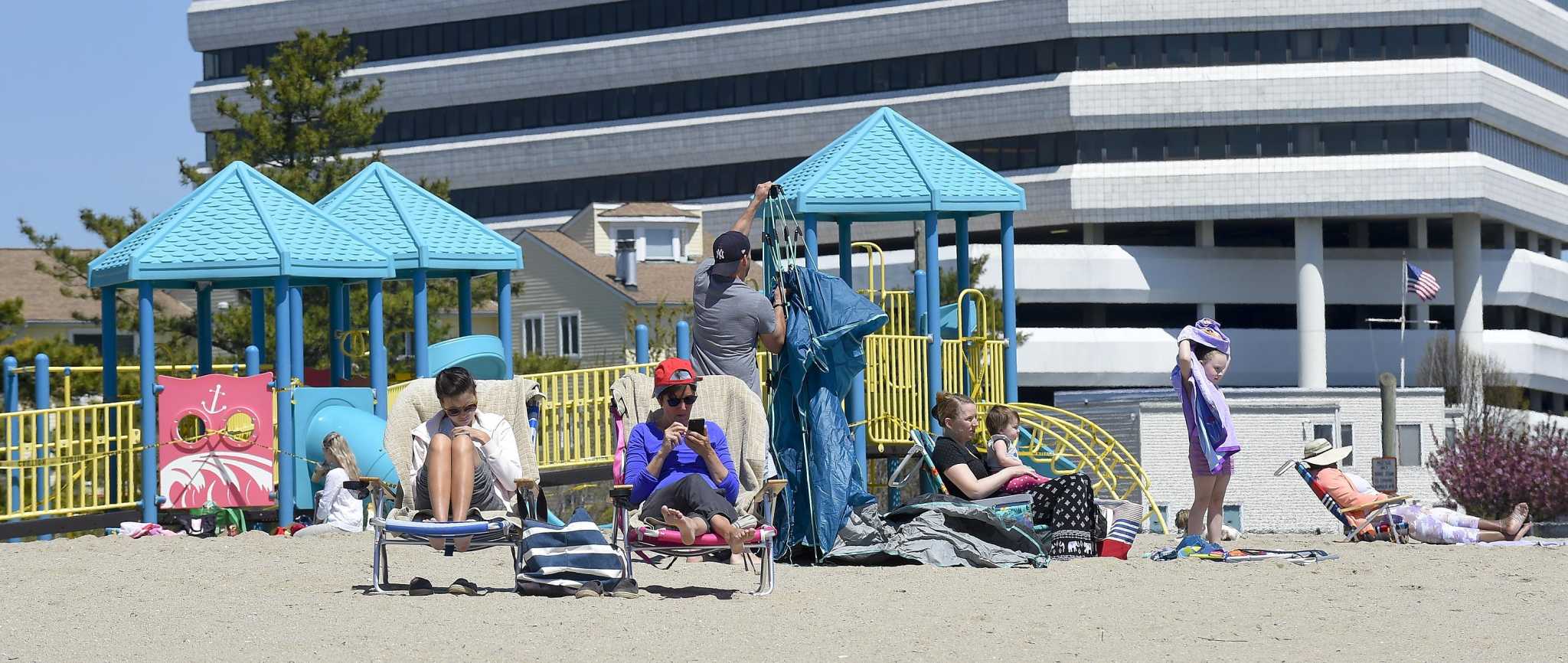 Stamford limits beach access to residents, seasonpermit holders