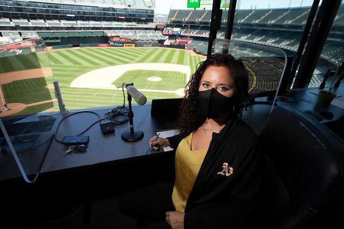 Oakland A's hot dog hawker a fan favorite