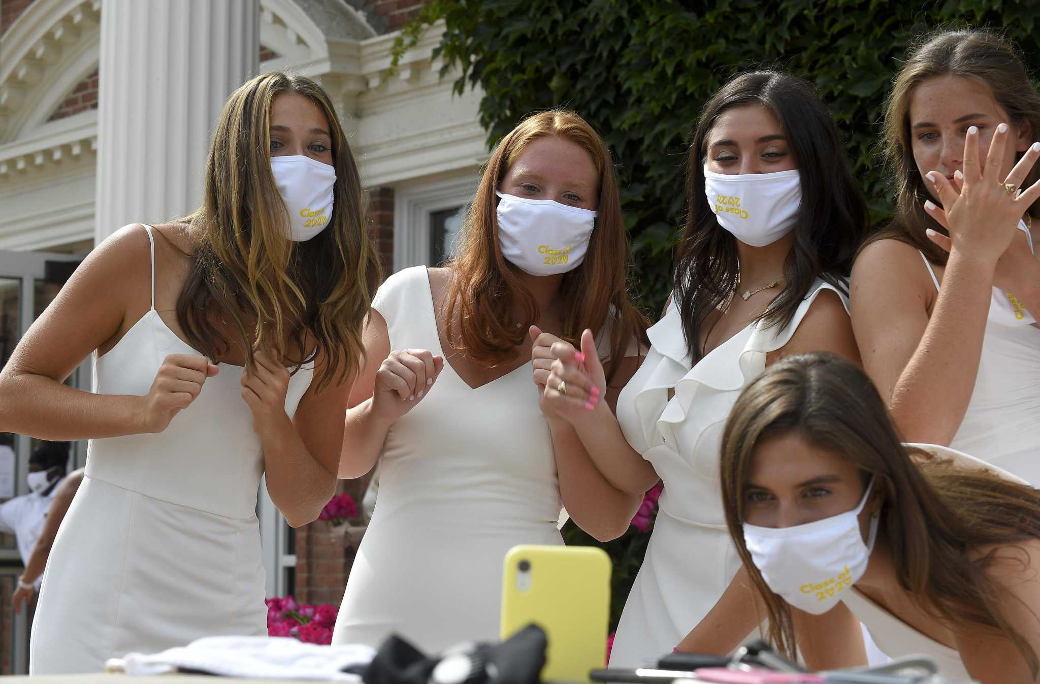 Sacred Heart Greenwich Graduates Celebrate A Senior Year That Zoomed By Sacred Heart Greenwich Graduates Celebrate A Senior Year That Zoomed By