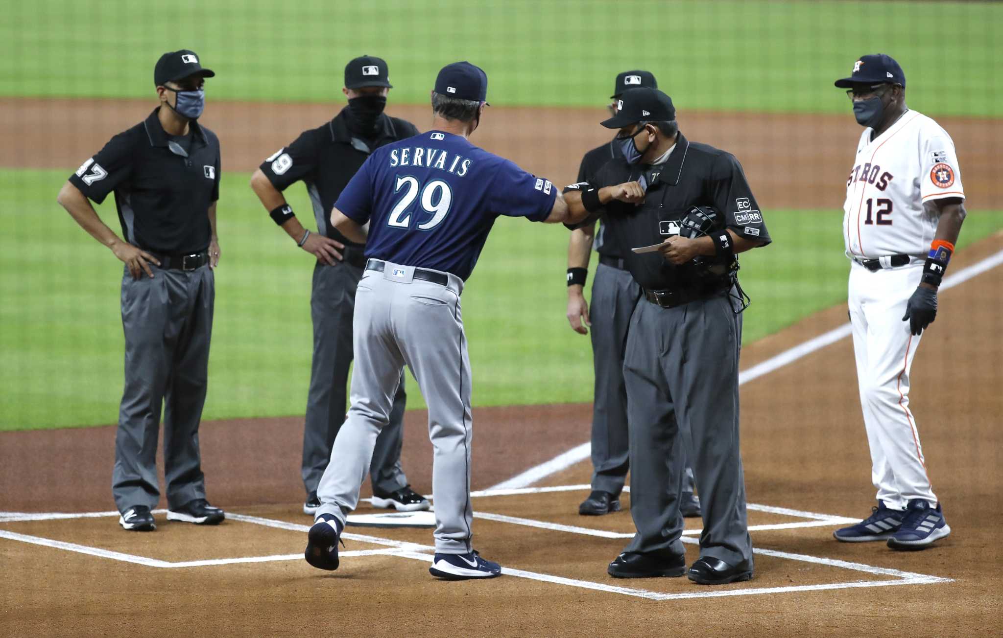 Astros off to fast start on season, bash Mariners on opening day