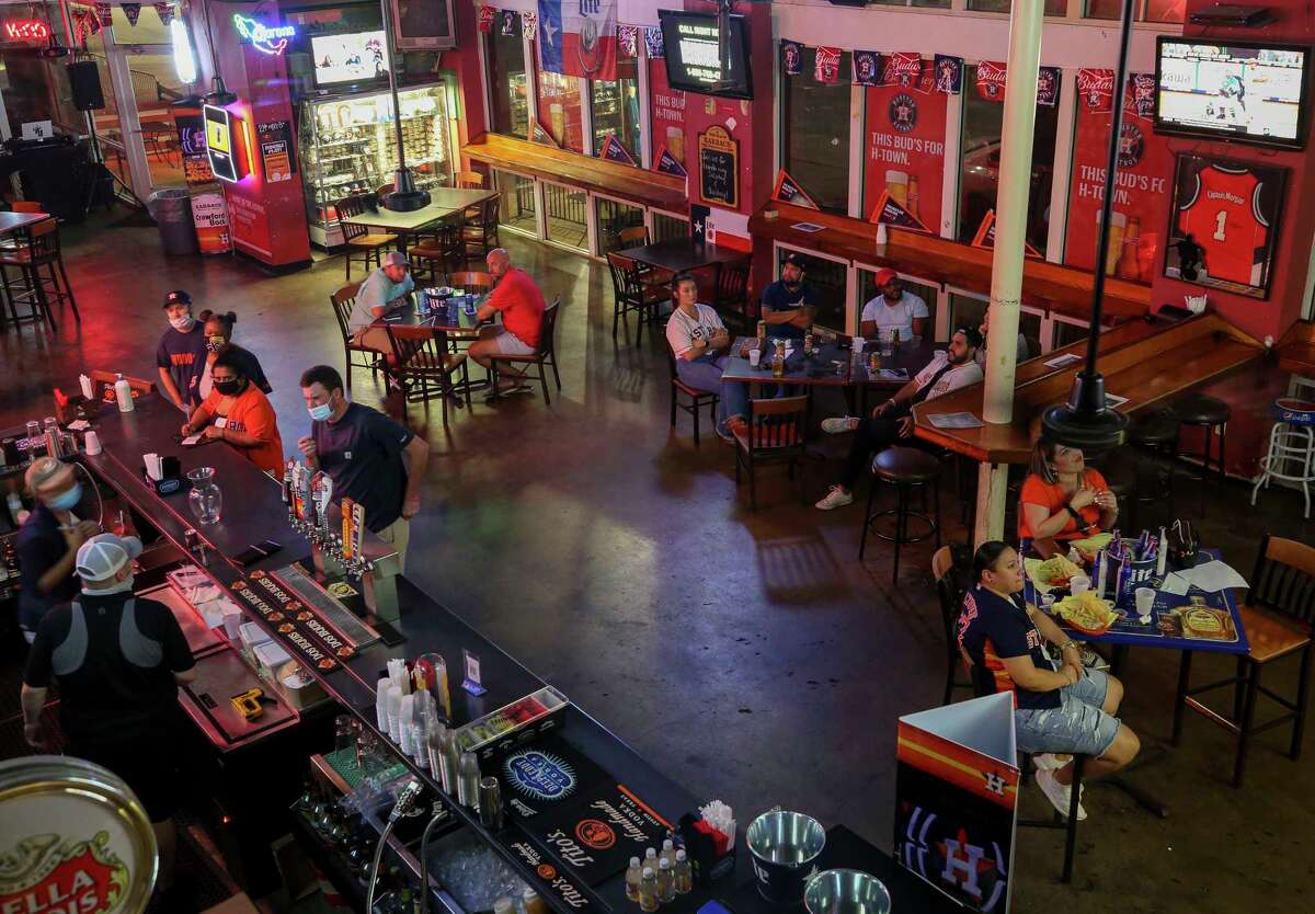 Astros off to fast start on season, bash Mariners on opening day