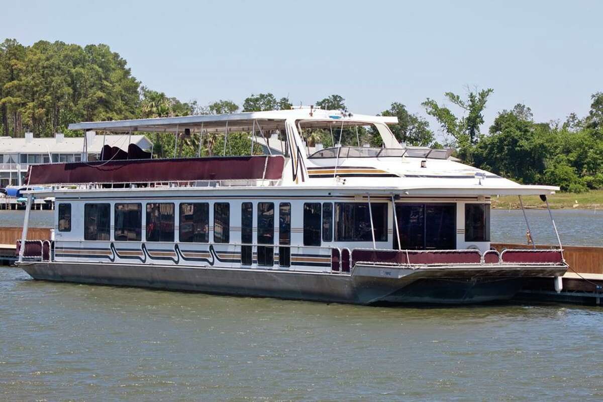 Margaritaville on Lake Conroe plans yacht tours