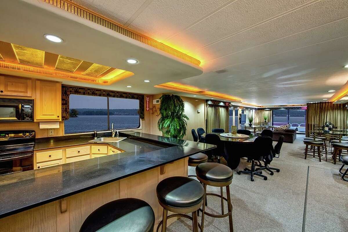 Margaritaville on Lake Conroe plans yacht tours