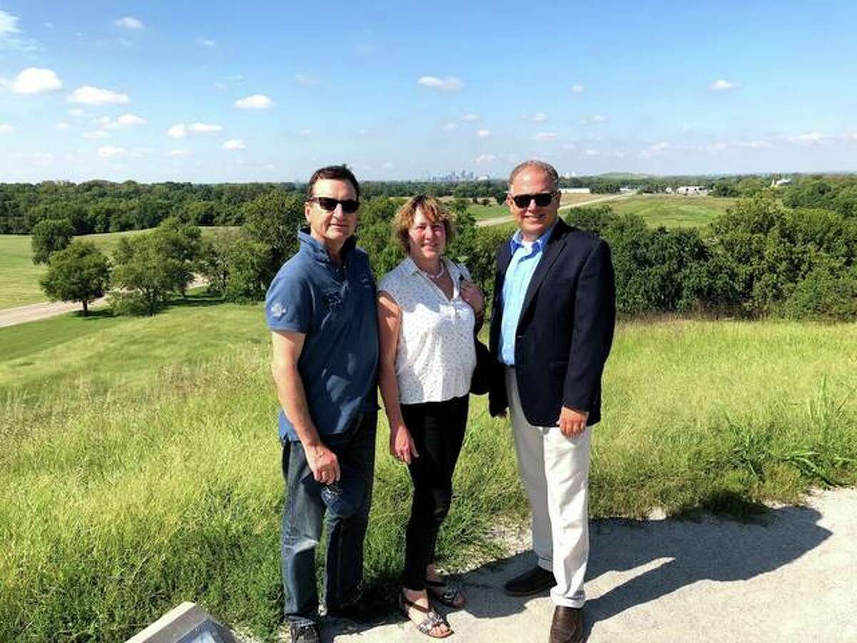 Stawar with German travel writers Brigitte and Franz Geiselhart at Monks Mound at Cahokia Mounds.
