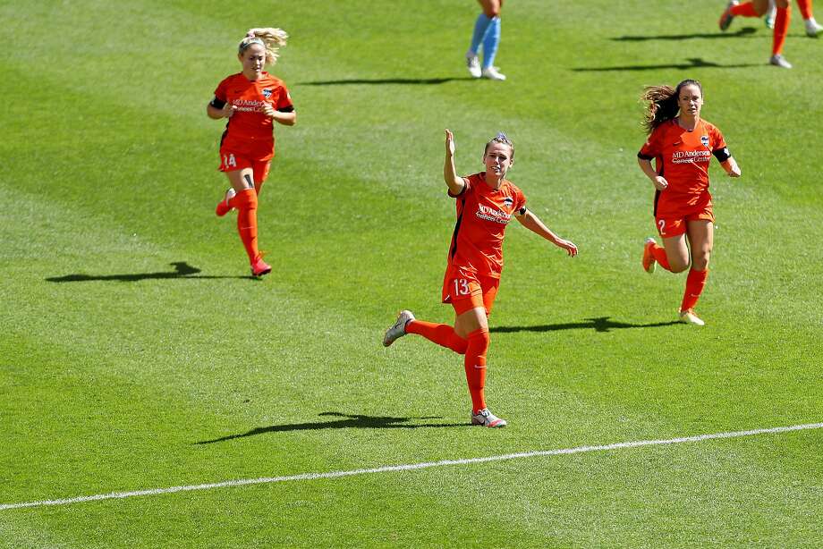 Houston’s Sophie Schmidt (13) celebrates after scoring on a penalty kick early in the NWSL championship game. Photo: Maddie Meyer / Getty Images