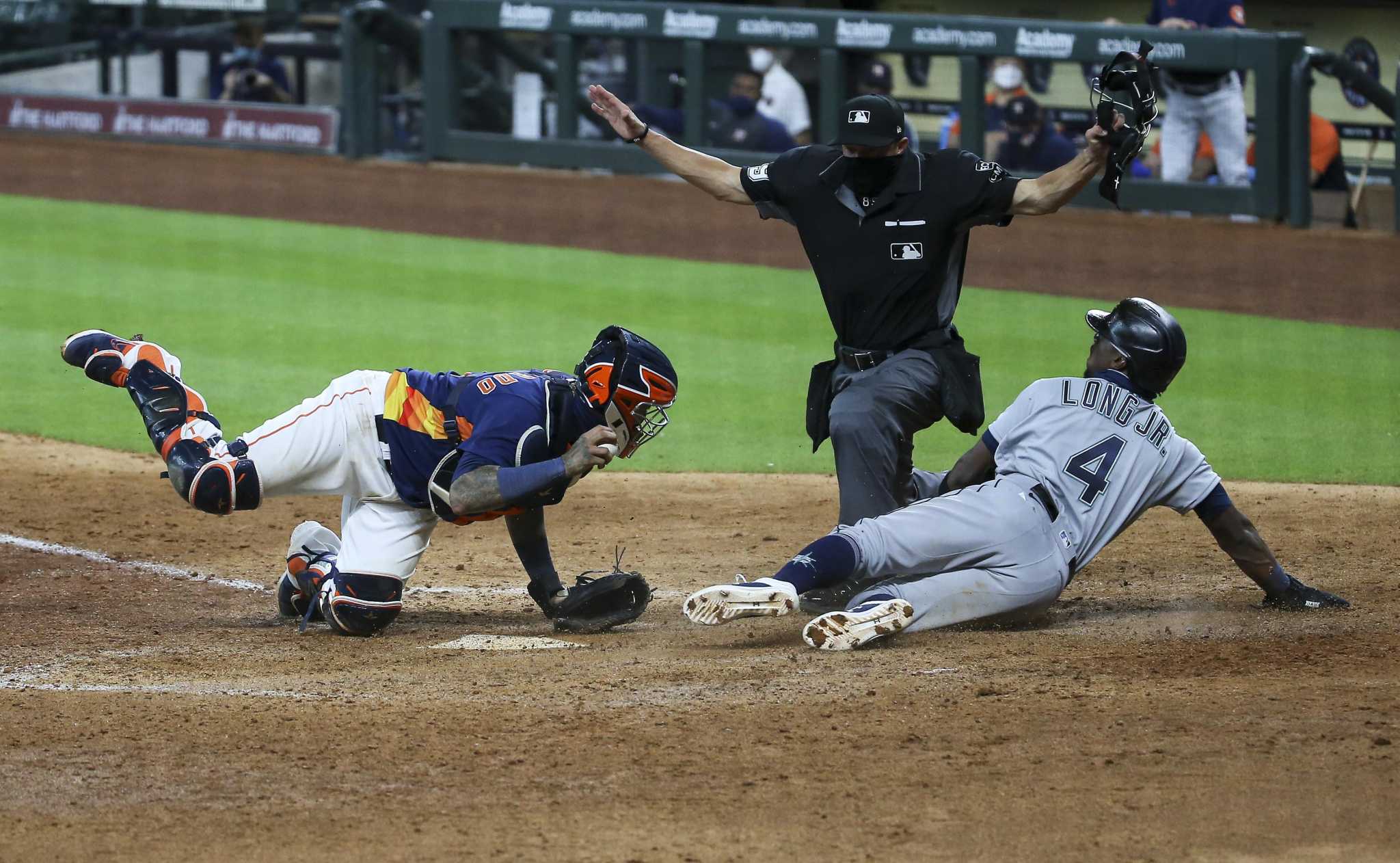 Kyle Lewis has 2 RBIs in 8th to lead Mariners over Astros 7-6