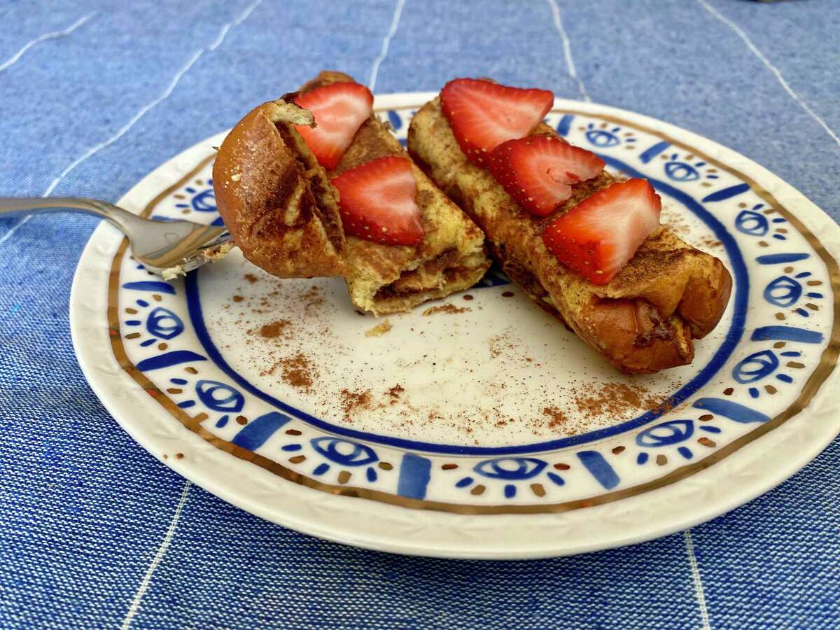 Nutella French Toast makes for a lovely breakfast or dessert.