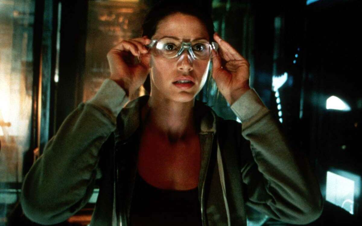Shannon Elizabeth stars in “Thirteen Ghosts,” a high-tech remake of the William Castle horror film.
