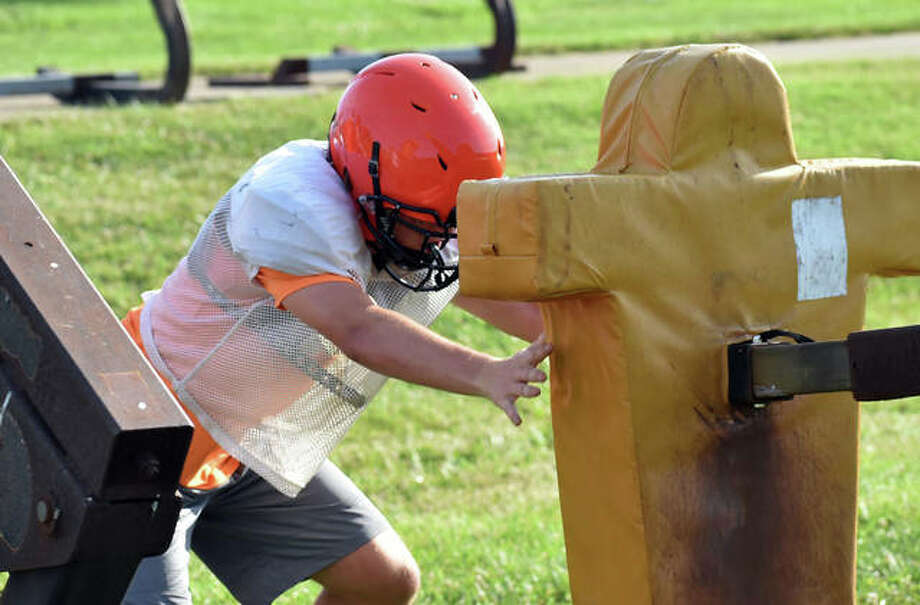 Athletics Ihsa Shifts Football Soccer Volleyball To Spring The Edwardsville Intelligencer