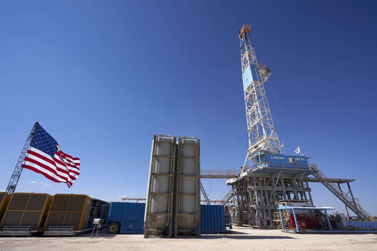 US rig count up by 10