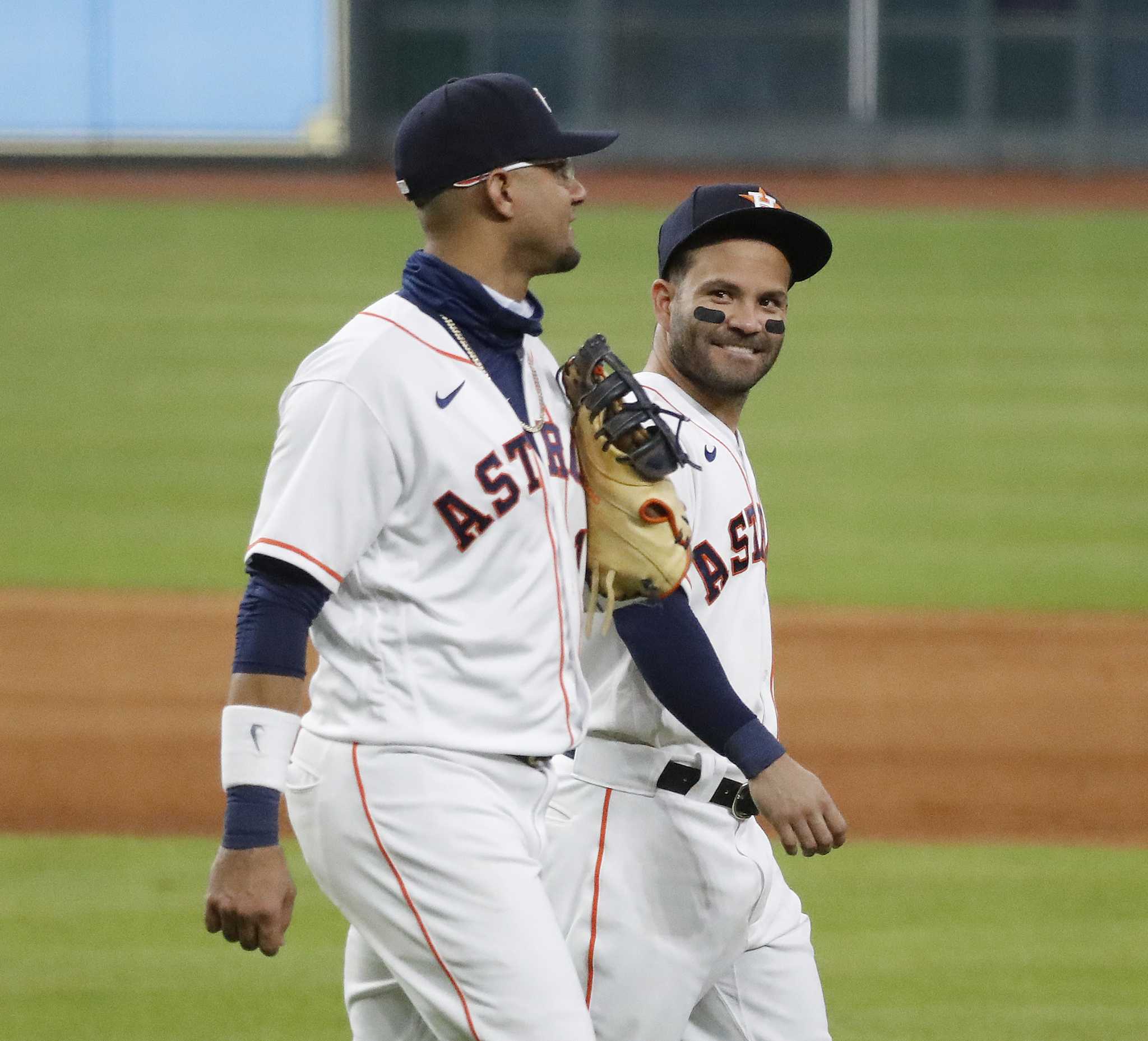 All quiet till Ríos HR in 13th lifts Dodgers over Astros 4-2