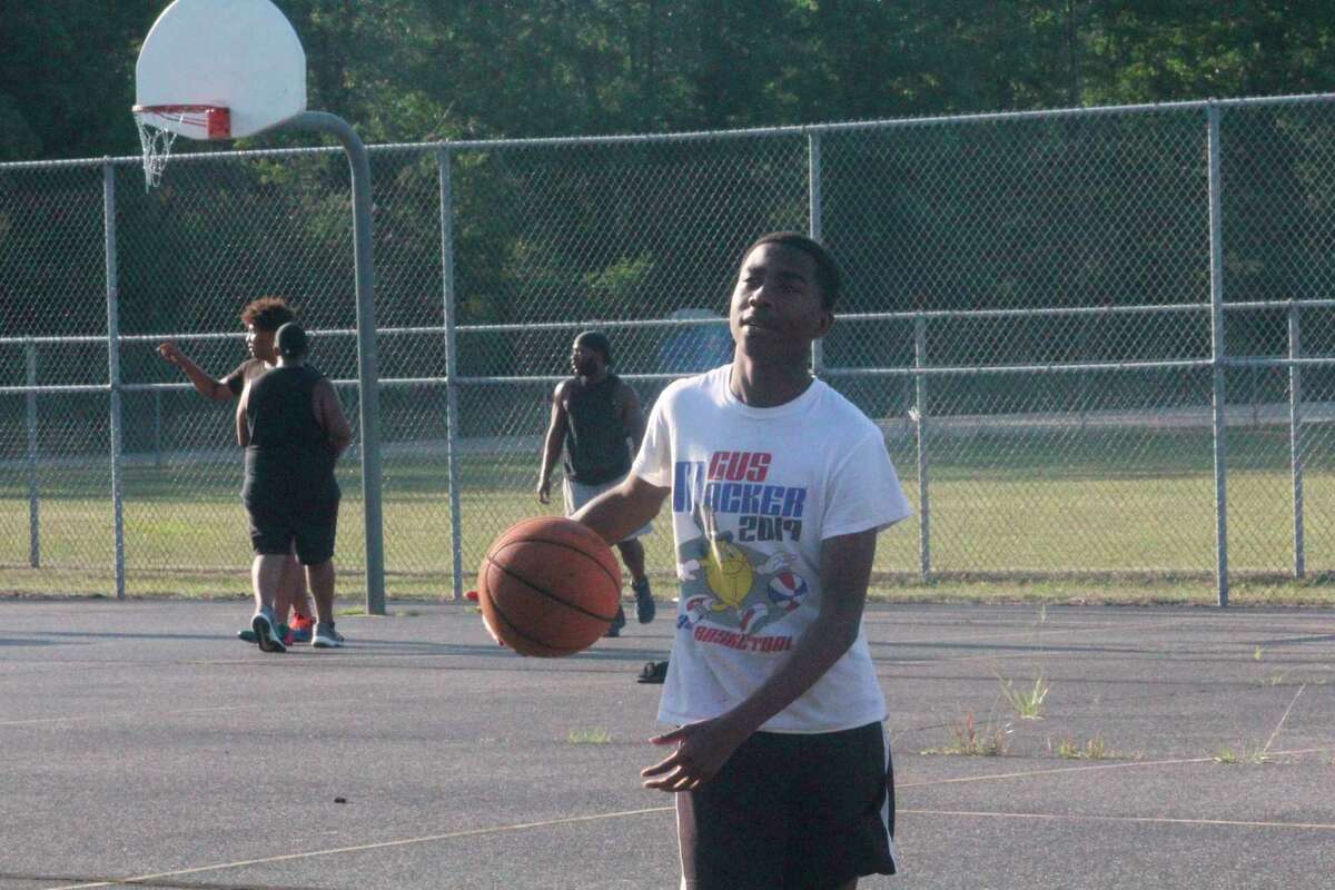 Baldwin's Carmelo Lindsey works out on Saturday at Baldwin's Hollister Park. (Star photo/John Raffel)