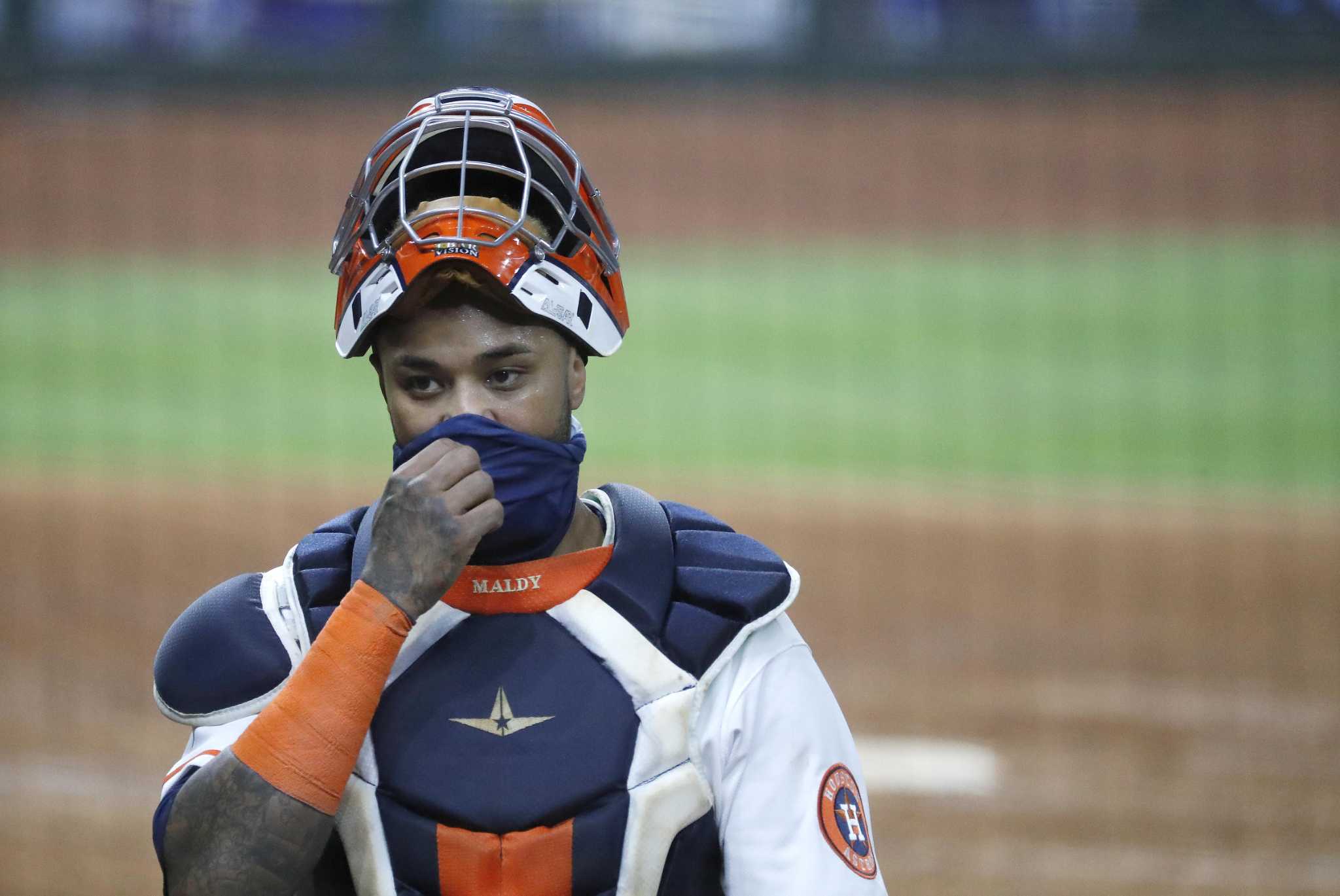 Astros manager Dusty Baker wears unique mask during exhibition