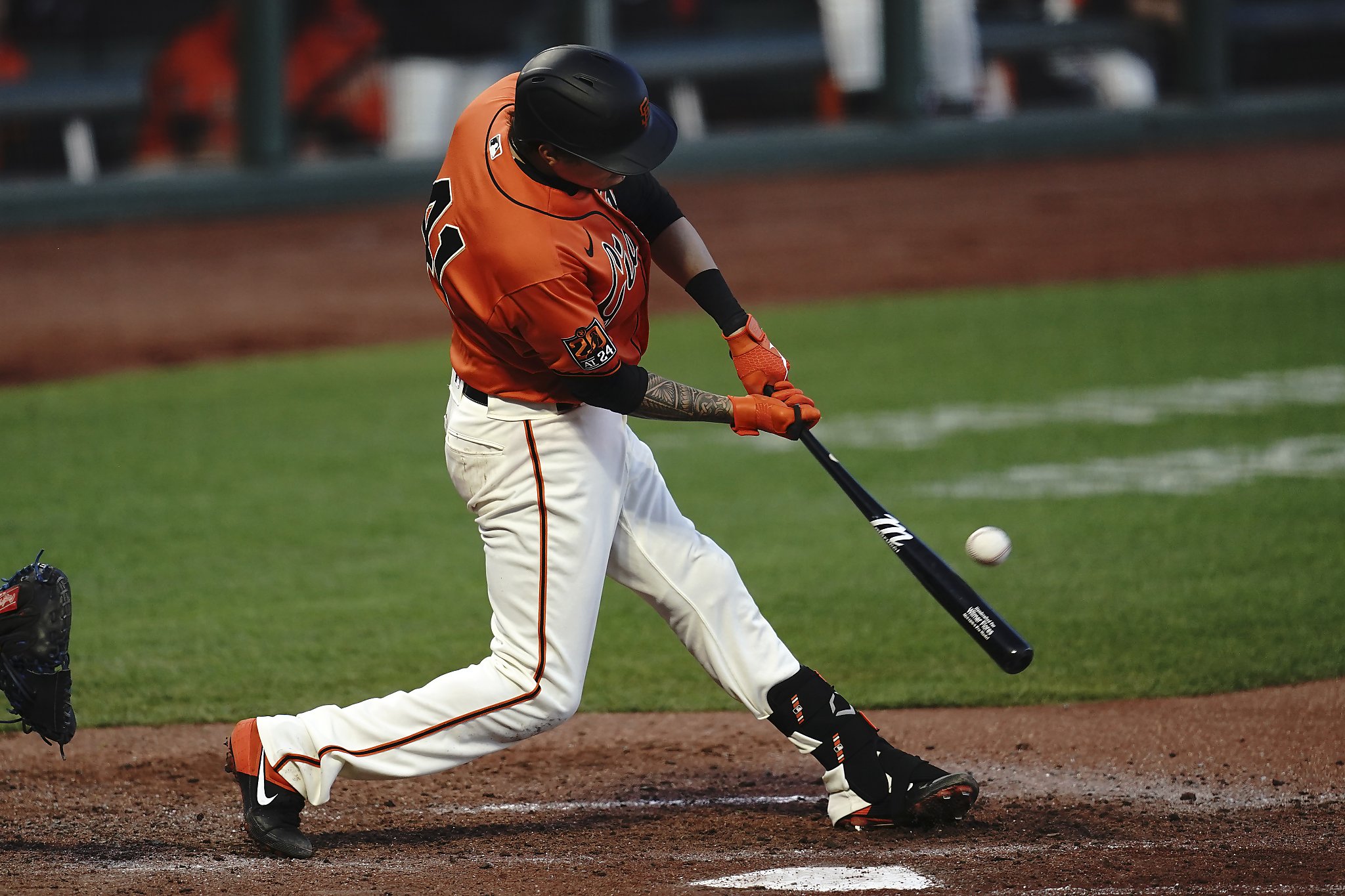 Giants beat Rangers, Donovan Solano continues to pound the ball