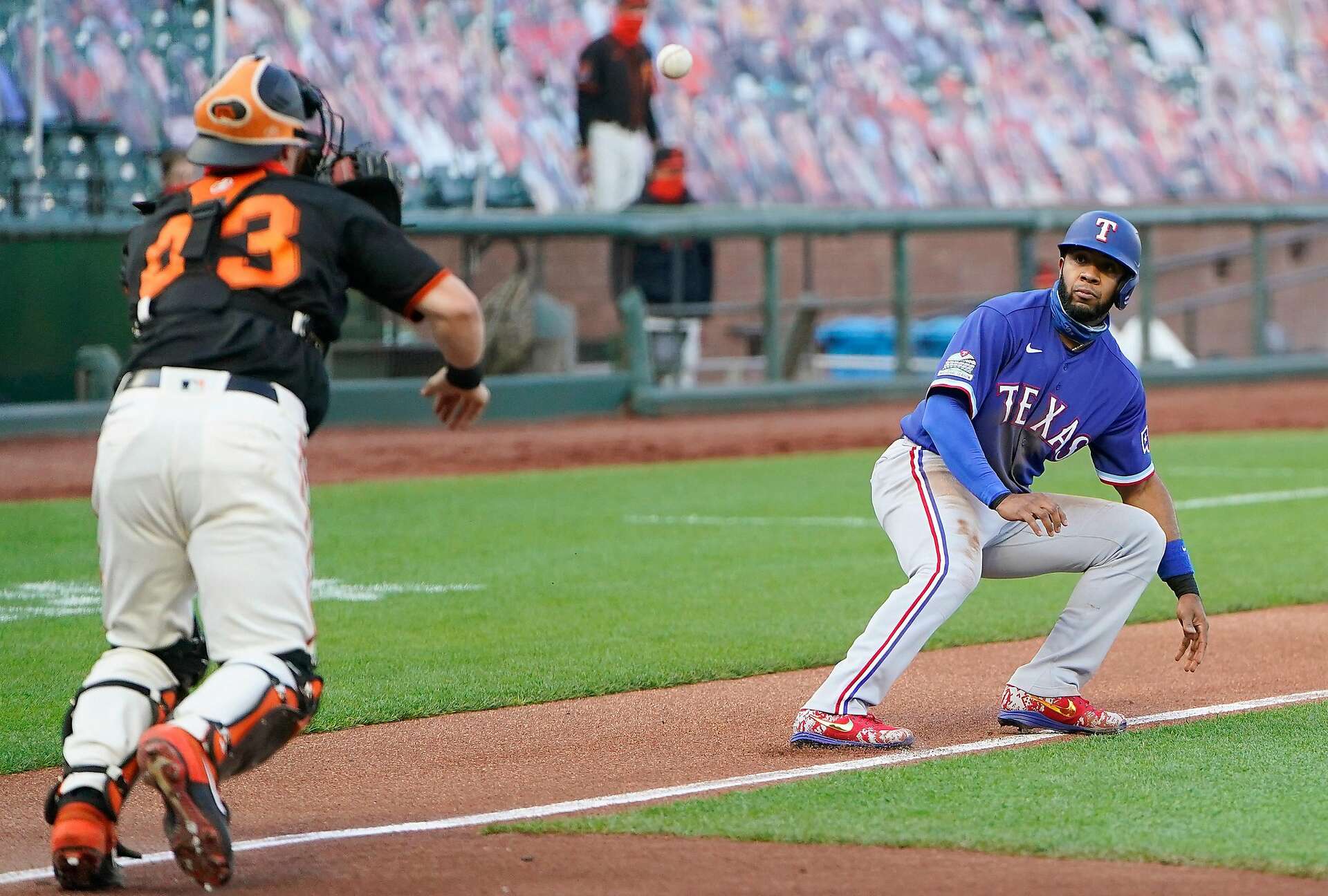 Giants beat Rangers, Donovan Solano continues to pound the ball