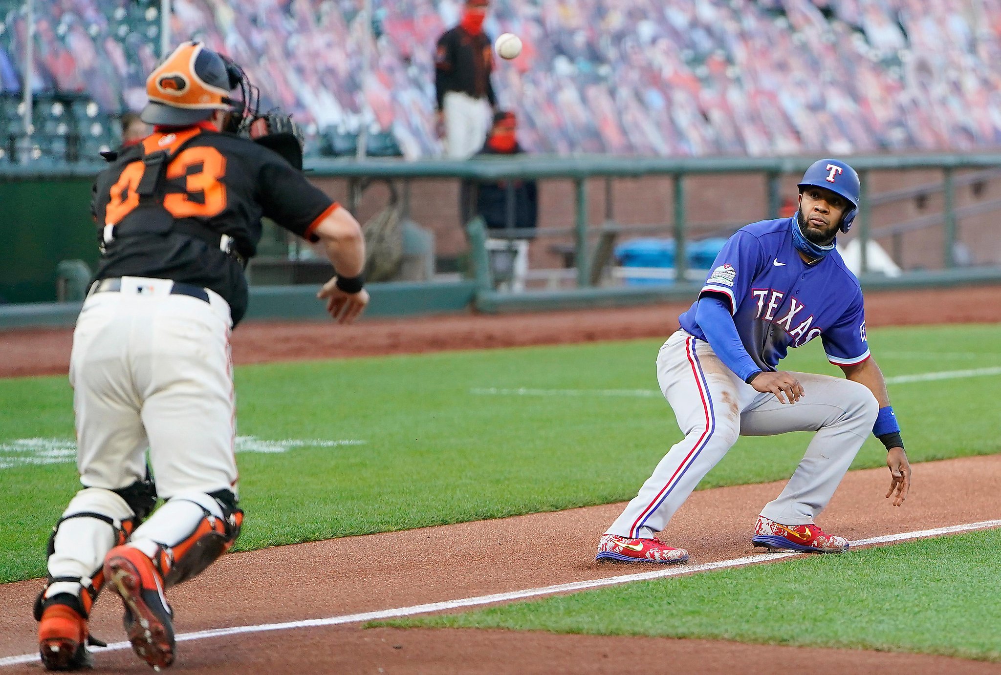Giants beat Rangers, Donovan Solano continues to pound the ball