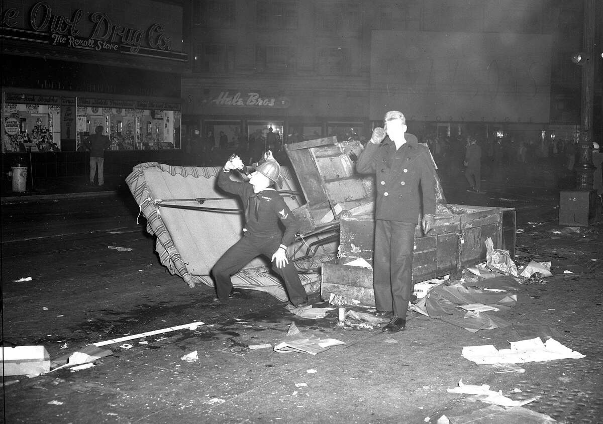 1945年8月14日至15日，旧金山，一场疯狂的抗日战争胜利日庆祝活动演变成混乱和死亡