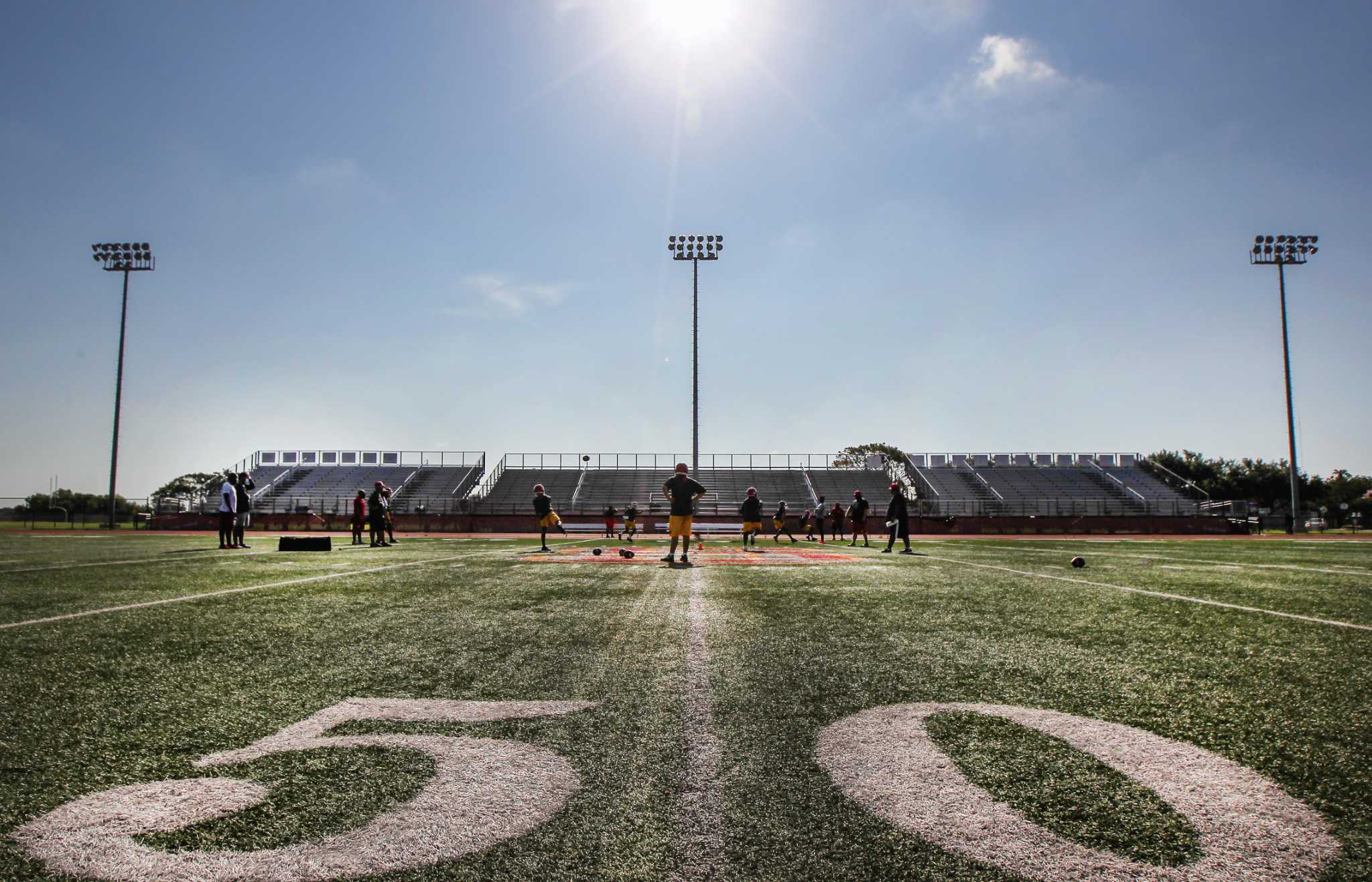 A 'hurricane-style' schedule, four days rest: The race schools face to make  up TXHSFB games affected by COVID-19