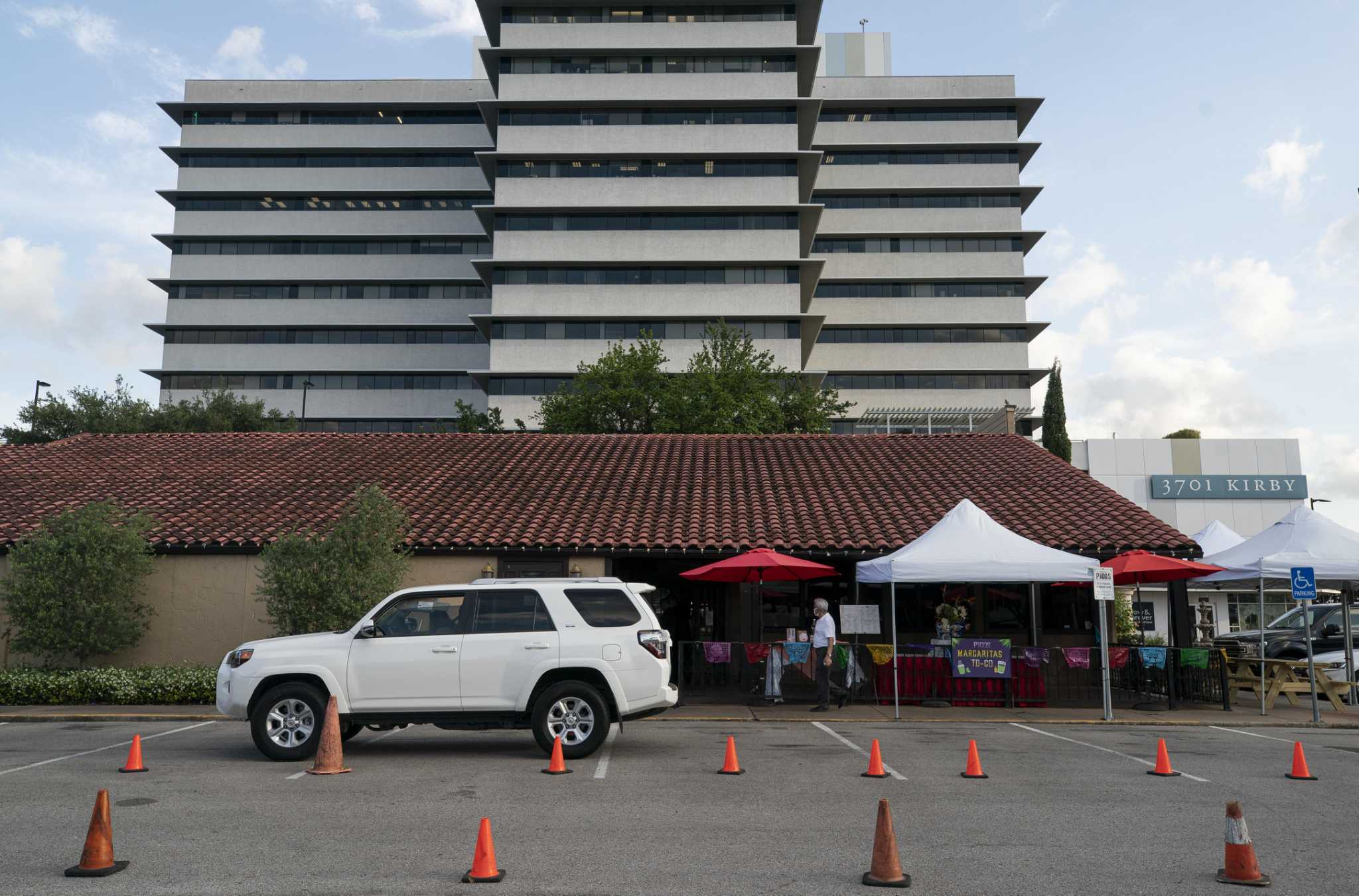 Houston to allow restaurants to convert parking spots into dining space
