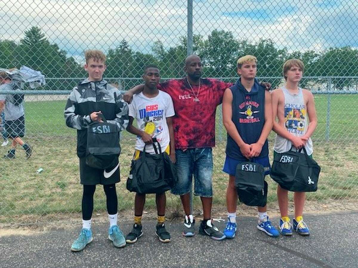 Elliot Lindsey (center) is picture with his first-place basketball team on Saturday. (Courtesy photo)
