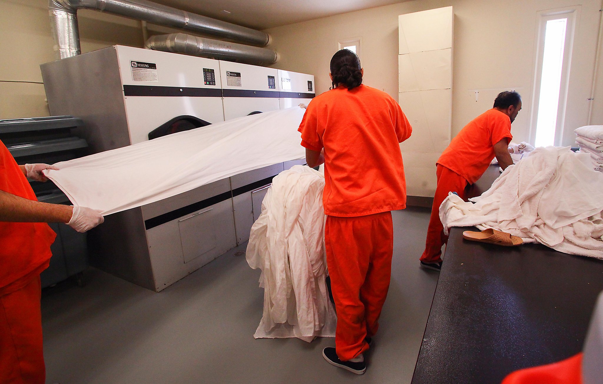 Judge orders Bakersfield immigration holding facility to test all detainees weekly