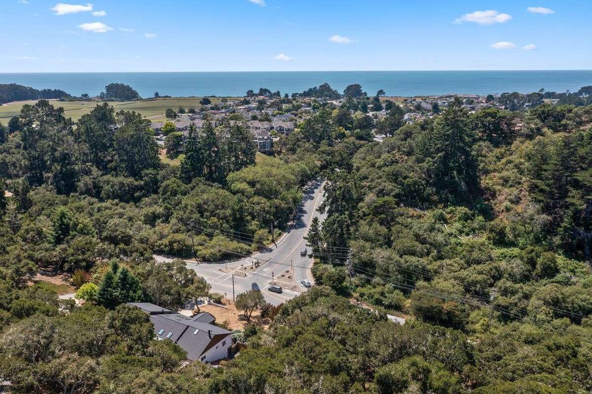65 Dipsea Road. Stinson Beach, CA PRICE: $4,800,000 DESCRIPTION: Dip into the calm sublime of the maritime... Situated on the widest stretch of the Seadrift lagoon with beautiful views of the lagoon and Mount Tamalpais, this Dipsea darling is surrounded by natural beauty. A short walk to downtown Stinson Beach and a stunning, 40 minute drive to the Golden Gate, you can't ask for a better location for your vacation home. Brimming with natural light and water views from every room, you’ll settle quickly into the calmness and joy this darling home emanates. The spacious two bedroom, two bathroom home has much to offer, with plenty of storage for all the fun toys that come with beach life; surfboards hanging in the garage, beach cruisers ready to ride, and kayaks and standup paddleboards stowed away on the lower dock — where you can plunge right into the Seadrift lagoon. Life at the beach doesn't get any better than this. Within the Seadrift community, you are rooted in coastal comfort with easy access to the bird sanctuary on the Bolinas lagoon, the coveted Seadrift beach with great surf and beautiful views, tennis and pickleball courts, and easy access to the Tamalpais trails. This Dipsea darling is a home for making memories to be cherished forever. Specifications: ? Spacious 2 bedroom 2 full bath ? 1859 square footage house ? 7500 square footage lot ? Primary bedroom with grand en suite bathroom ? Second bedroom and second full bathroom separated by the main living space ? Den area ? Kitchen island and open concept living area with fireplace ? Dining room ? Wraparound back deck and lower dock ? Hot tub ? Lower storage...