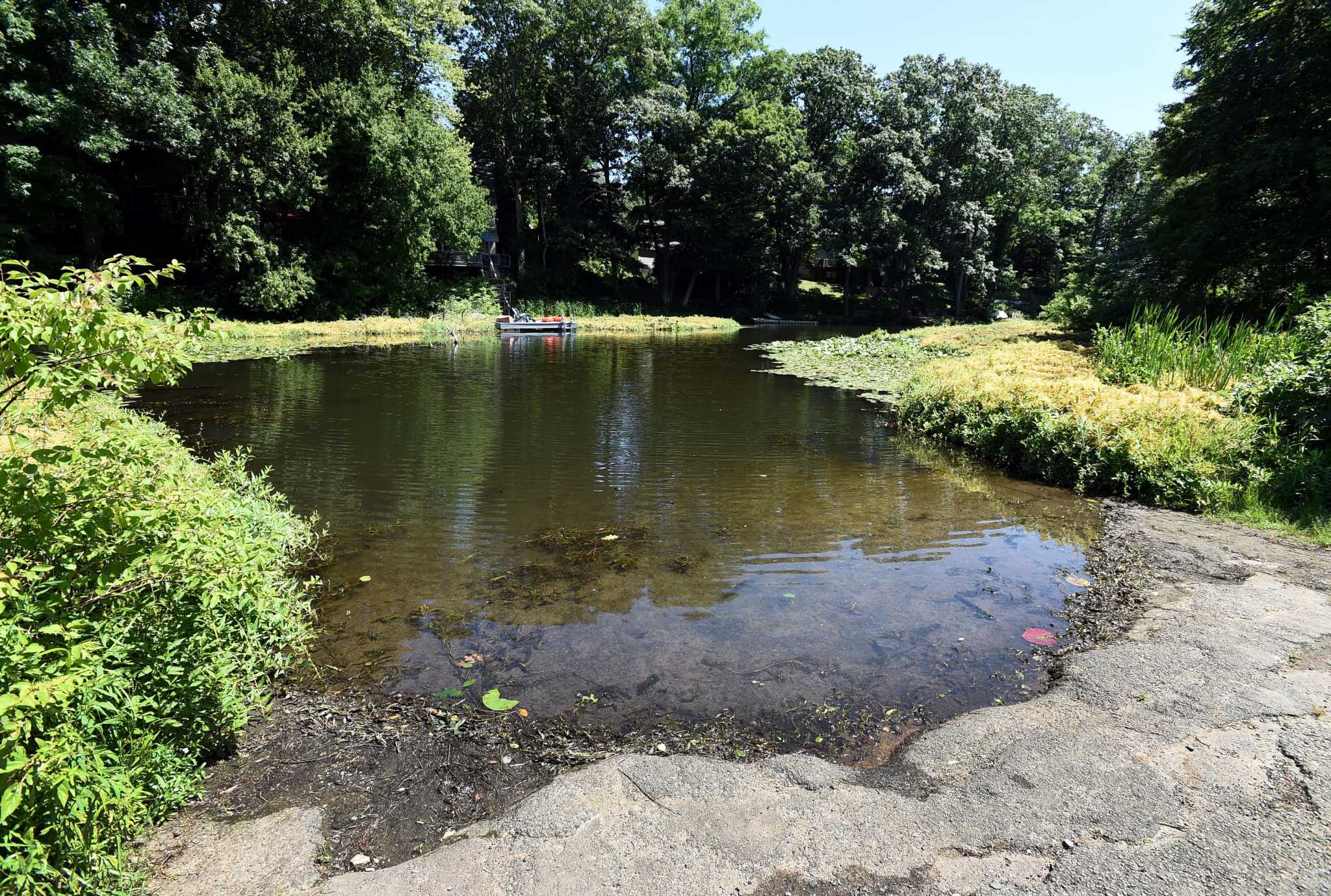 Kayaker dies after capsizing on Lake Quonnipaug - Vimarsana News