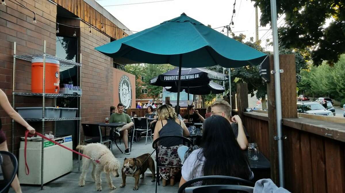 11 dog-friendly bars, restaurants with patios in Seattle