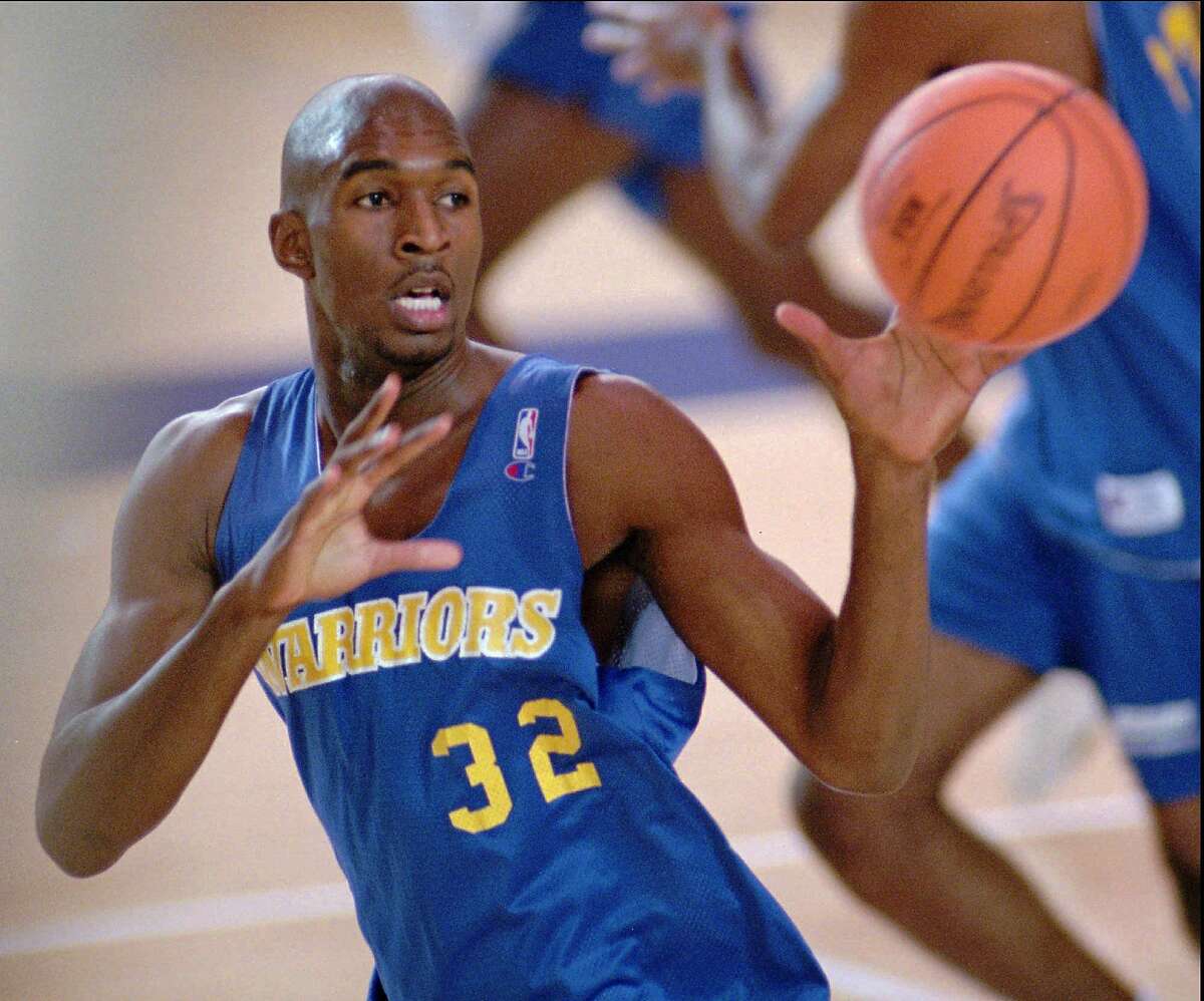 Golden State Warriors' 1995 first round draft pick Joe Smith passes the ball during the mini-camp Wednesday, Oct. 4, 1995, at St. Mary's College in Moraga, Calif. Smith signed his first pro contact Wednesday for more than $8 million for three years. (AP Photo/Andy Kuno)